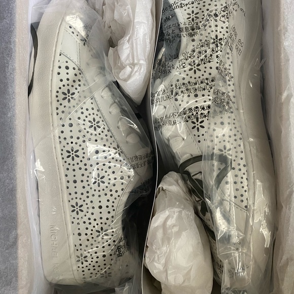 NEW Michael Kors Keaton Perforated Leather Sneaker - Picture 3 of 3